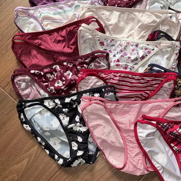 Vanity Fair size medium Women's Panties Assorted Colors - Picture 2 of 9